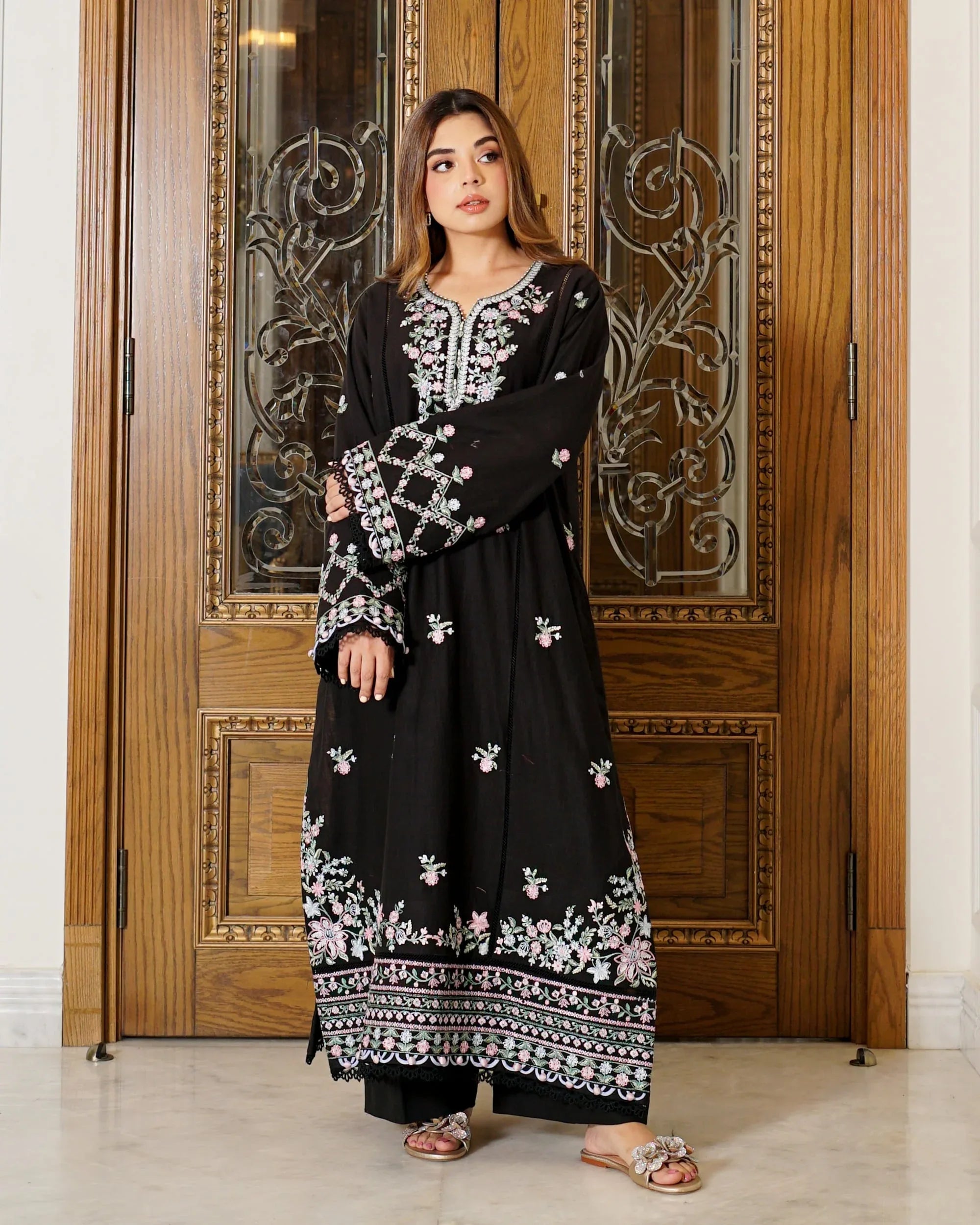 NOIR – zynaofficial